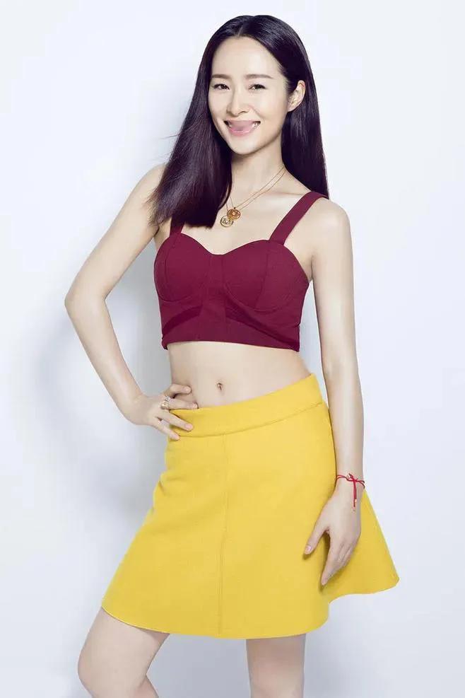 江一燕是纯真的，温婉如水的美！