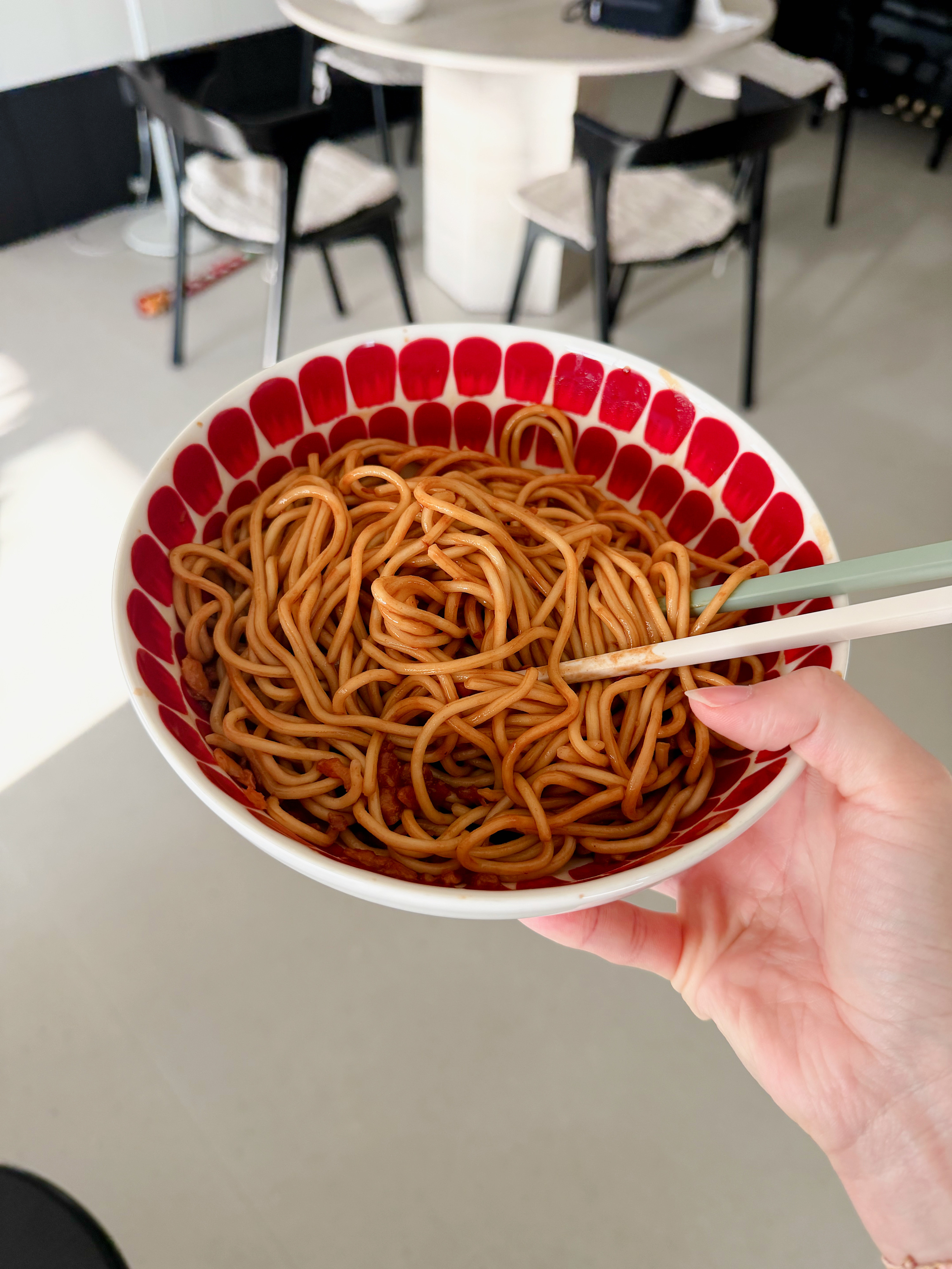 多美现在的饭量比我大，以前热干面吃半碗，现在状态好的时候能吃一整碗。早上我只做了