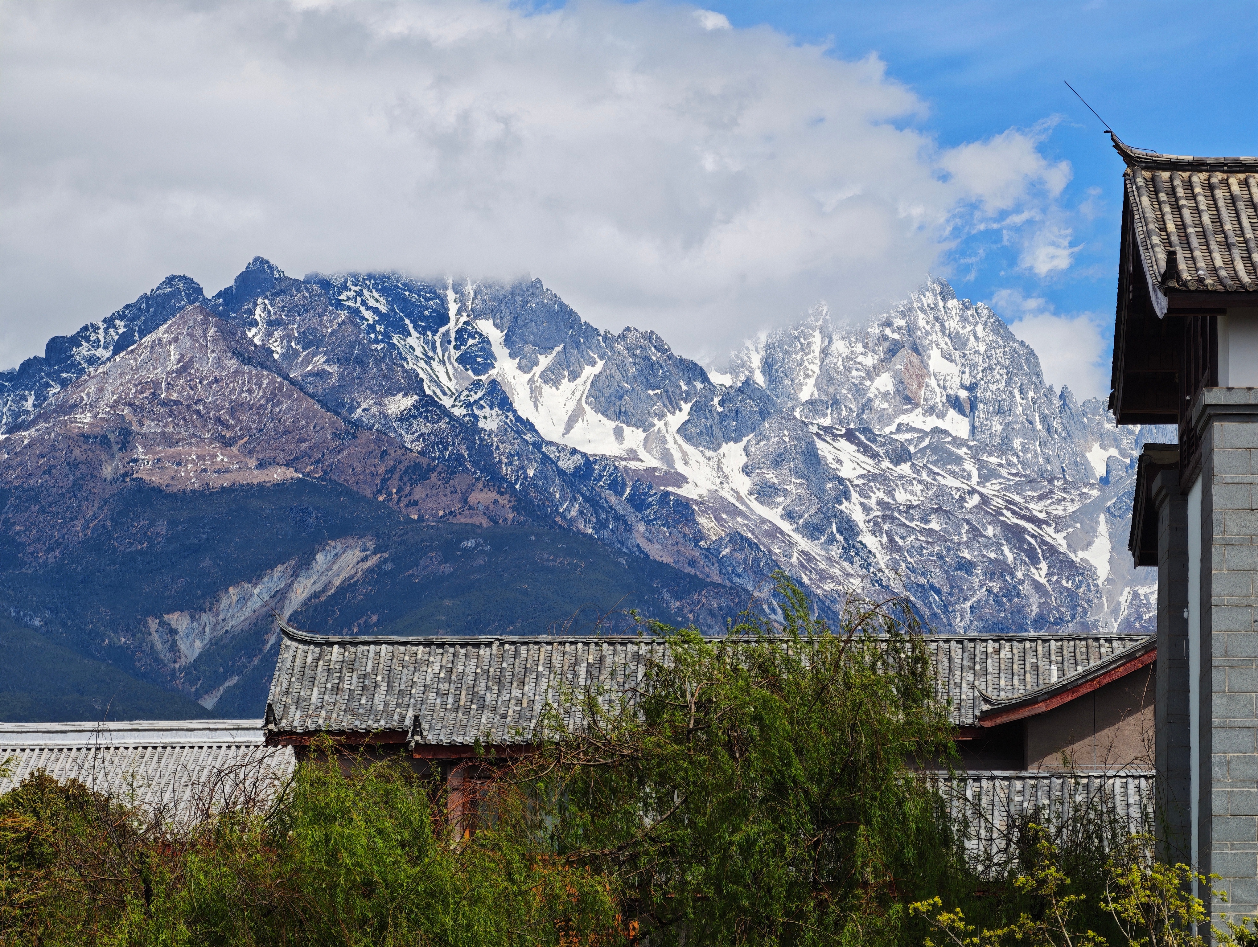 到丽江了，快不快？中途还堵了半个小时