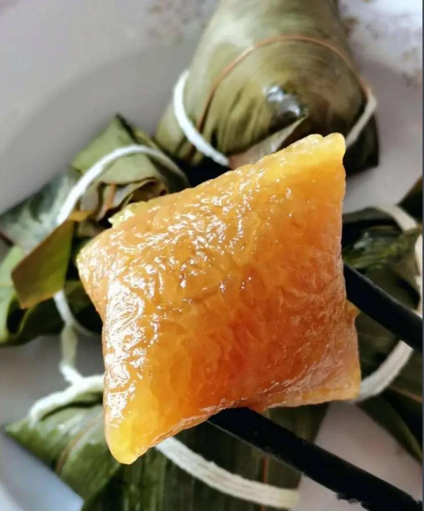 端午快乐，今天都吃粽子了嘛 其实传统节日食品里我最喜欢的就是粽子了，甜的咸的我都