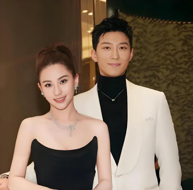 何超莲和窦骁的童话梦碎了吗？

2019年，当红小生和最美富二代偶然相遇，经历了