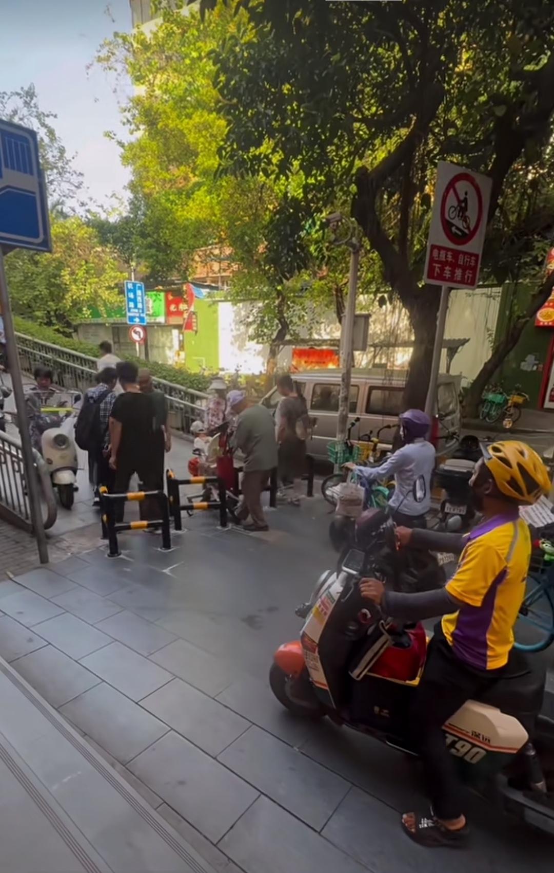这里不探讨对错 因为走路的讨厌骑车的 骑车的时候又讨厌走路的 都是自私的 总之还