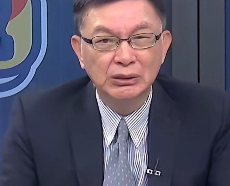 这几天台湾省内一共有三千多举报台独的信件，20万人办大陆身份证！赖绿子又慌了，心