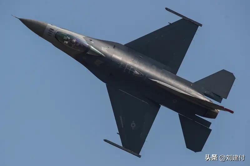 伊朗称击中以军F-16战机 当地时间3月21日凌晨，伊朗伊斯兰革命卫队称新型防空