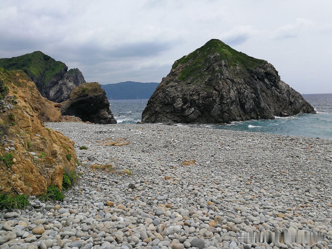你昼夜建靶场，我流水线 24 小时不间断造导弹！网友的这条评论火了。

航拍画面