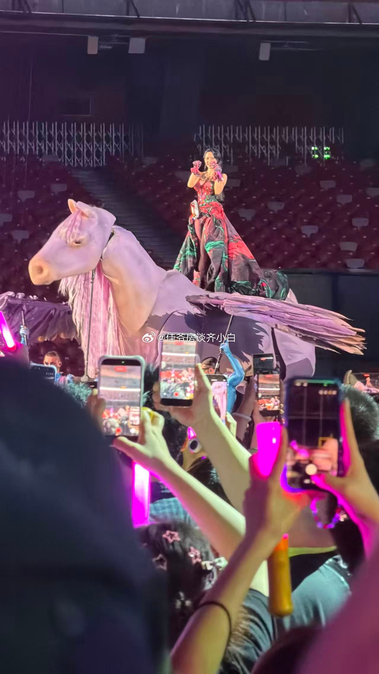 学生时代喜欢的两位女歌手蔡依林和陈绮贞，终于把她俩的演唱会都去过了，感谢今天北京