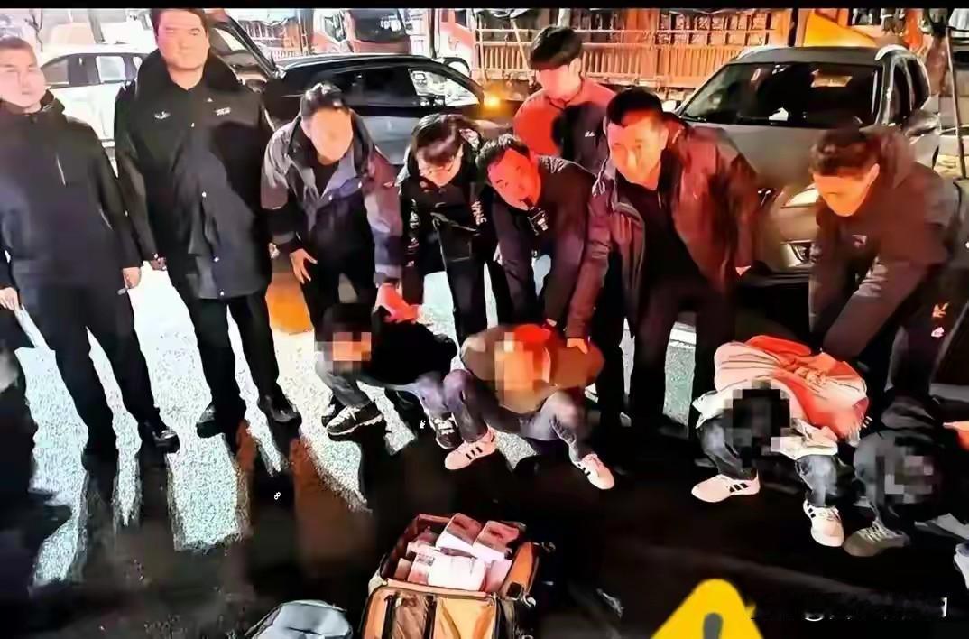 都2026年了，竟然还有人当街抢劫。
2026年1月29日，事发江苏泰州，受害人