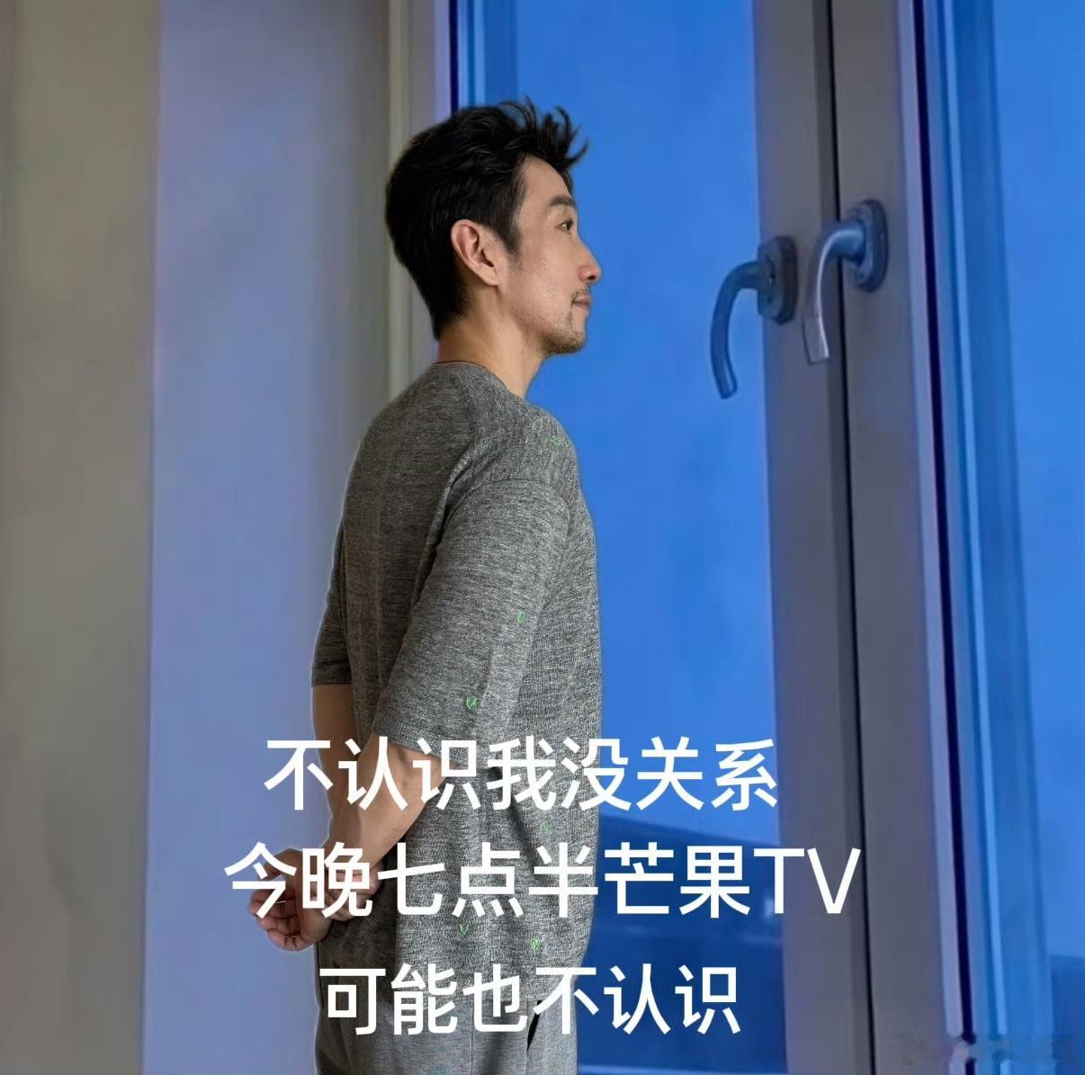 满江 我姓满摸俺满披荆斩棘 披哥初见面大家都在展示才艺，满江展示的是冲浪速度，这