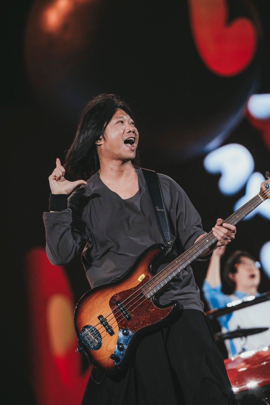 #五月天上海站热烈加场#不允许还有人不知道五月天上海场加场了，双11的快乐全部是