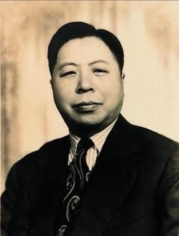 1952年，蒋介石过生日，请吴国桢吃饭。第二天还派了一个司机送他回去。谁知半路上