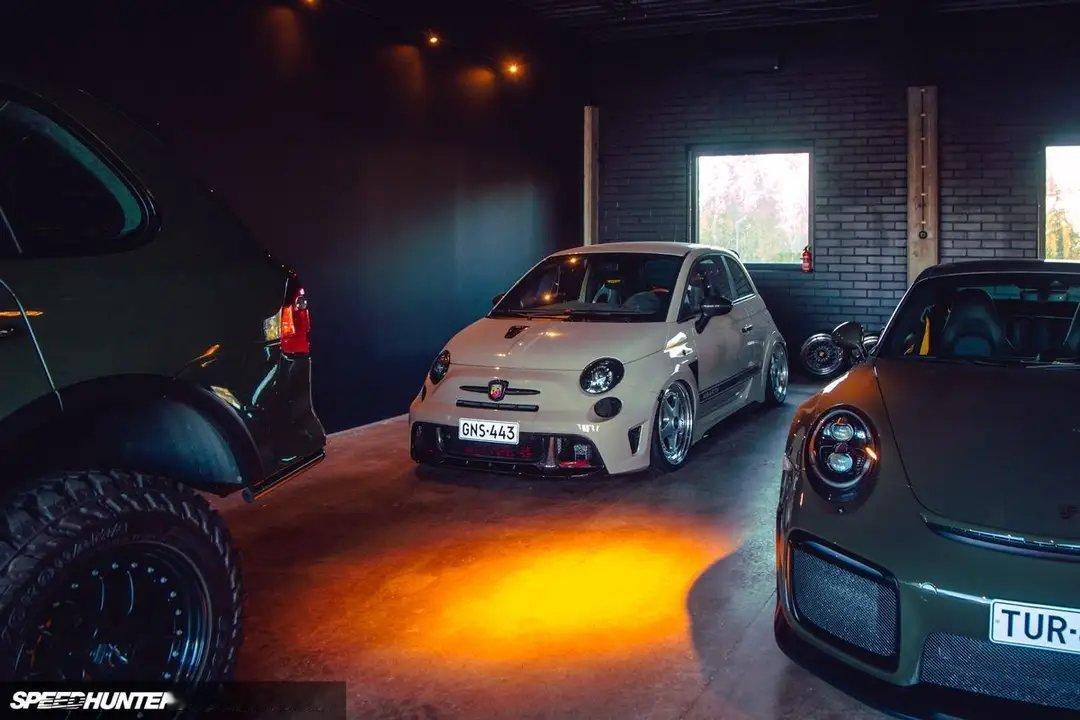 Abarth 595 Competizione 是一款具有特色的小型汽车。它基于
