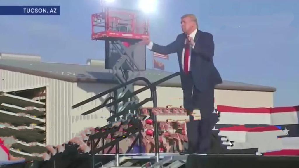 这也太生猛了，前一秒刚挂上俄罗斯国旗，以为那是免死金牌，后一秒美军直接登船扣人。