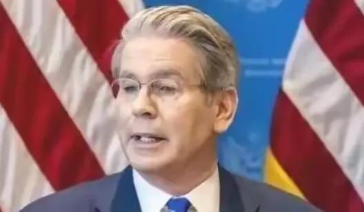 美国财政部长贝森特曾公开宣称，全球无法承受，一个贸易顺差高达一万亿美元的中国！中