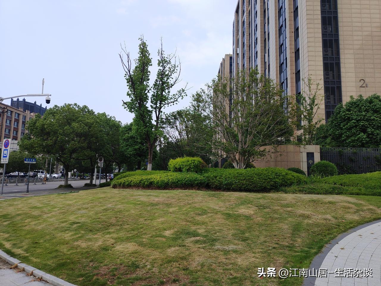 不同年龄段的人，看待我们40岁的中年人，印象是不同的。

5岁以下的孩子：这是一