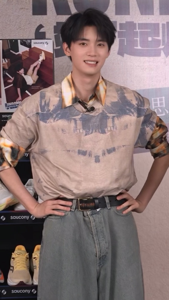 #周翊然挑战边跑边唱#你的运动风男友小然已上线 又是谁双厨狂喜了 真没想到周翊然