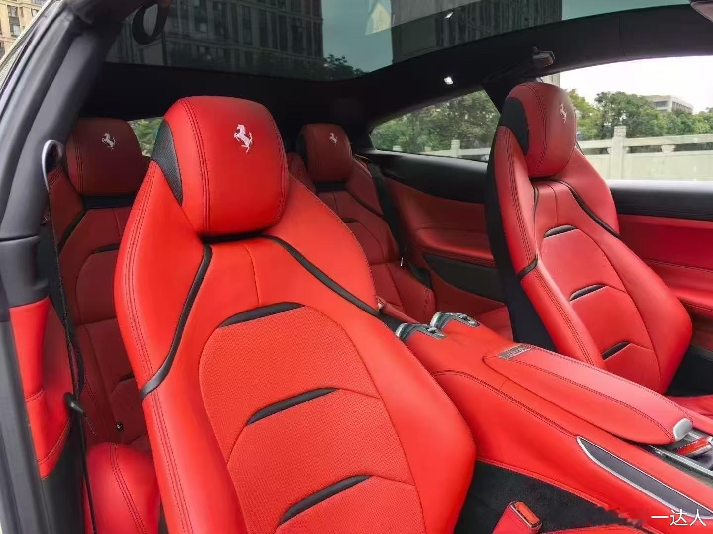 法拉利GTC4 Lusso V12，配色与配置绝绝子 ​​​