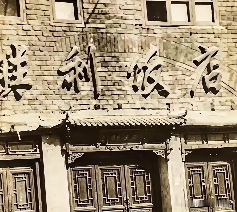 七八十年代的大闸口绵延至东西大街这一线，是老清江餐饮的核心地带。胜利、东大、三八