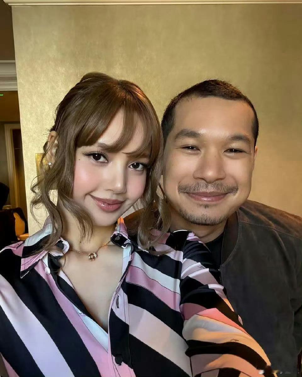 【lisa ig官宣新男友】因为lv三公子经常让lisa和其他男的亲密接触 li
