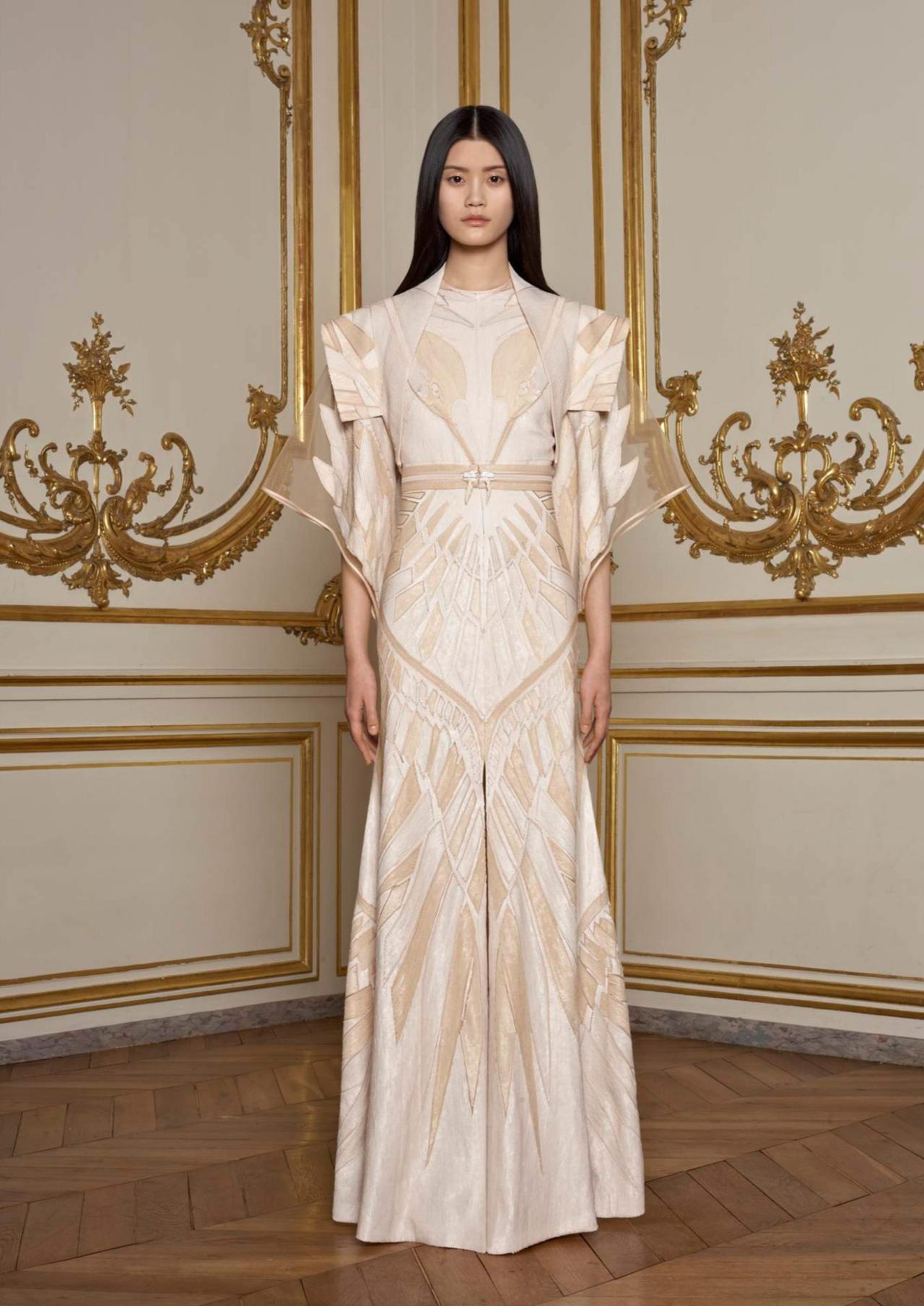 秀场回顾 | Givenchy 2011春夏高定系列
当东方禅意遇上赛博朋克！T