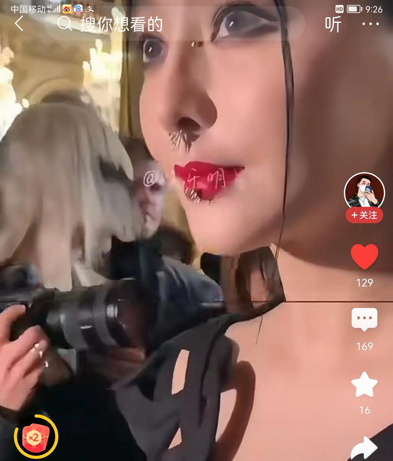 这是什么造型啊？冰冰鼻子上戴的是鼻环吧，看不懂了看不懂了看不懂了。
#娱评大赏#