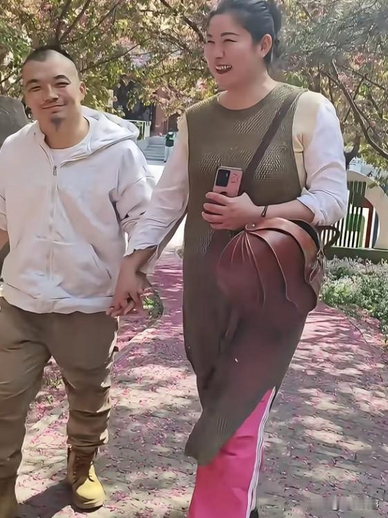 爱之深痛之怯，于娜说，我和我的老公范德亮不是别人介绍的，也不是同圈子里人，而是相