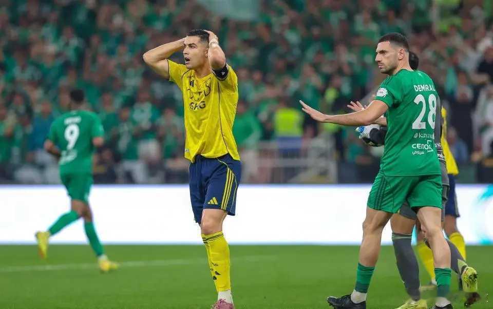 2-3！利雅得胜利遭联赛首败，2轮不胜后榜首告急，40岁C罗失单刀在北京时间1月