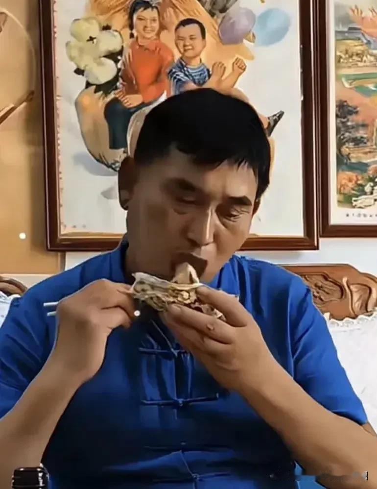 朱之文咋不火了？

近日刷到一段视频，朱之文受邀为某企业庆贺演出，演出当中当得知