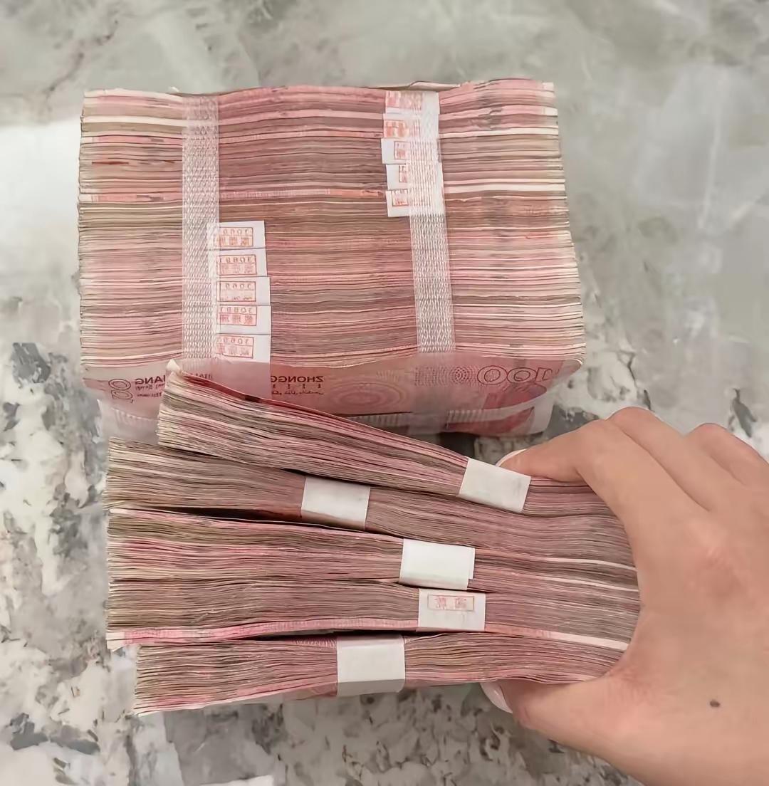 当下局势动荡，油价上涨黄金暴跌，手里攥着十万二十万辛苦钱的朋友，千万别急着进场抄