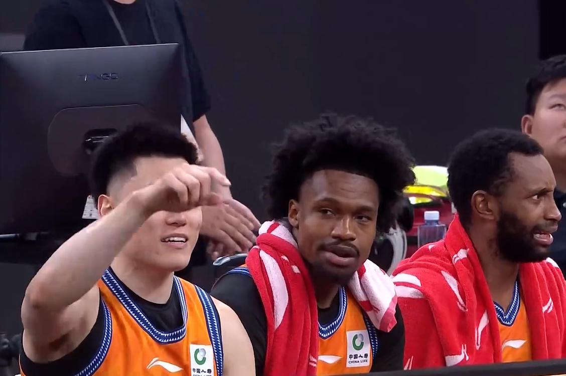 34分大胜辽宁豪取22连胜，上海久事坐等夺冠了！
又是一场34分的大胜，辽宁坚持