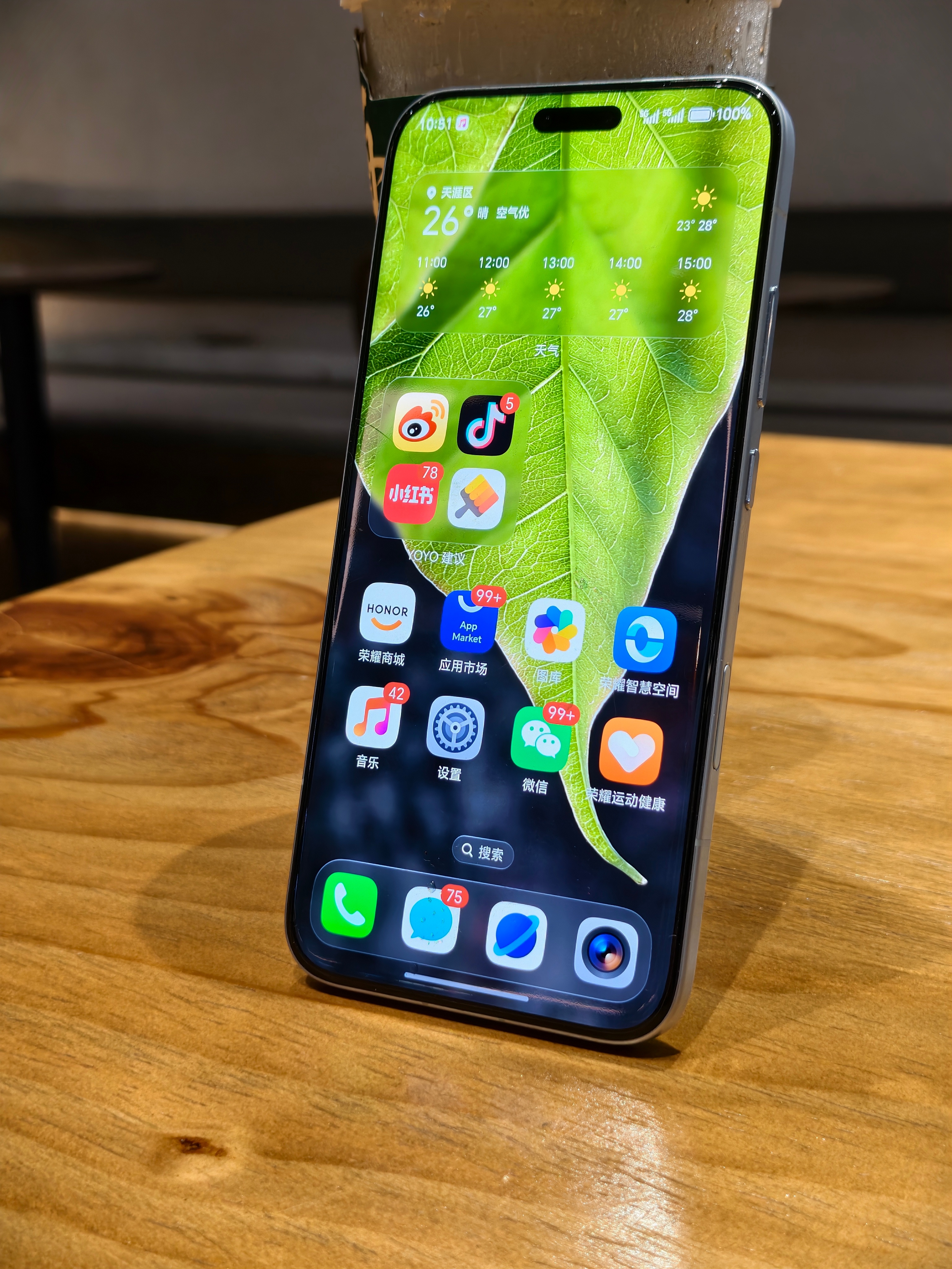 手上这部荣耀Magic8 Pro最近一直在使用，从日常使用到核心体验，处处都有惊