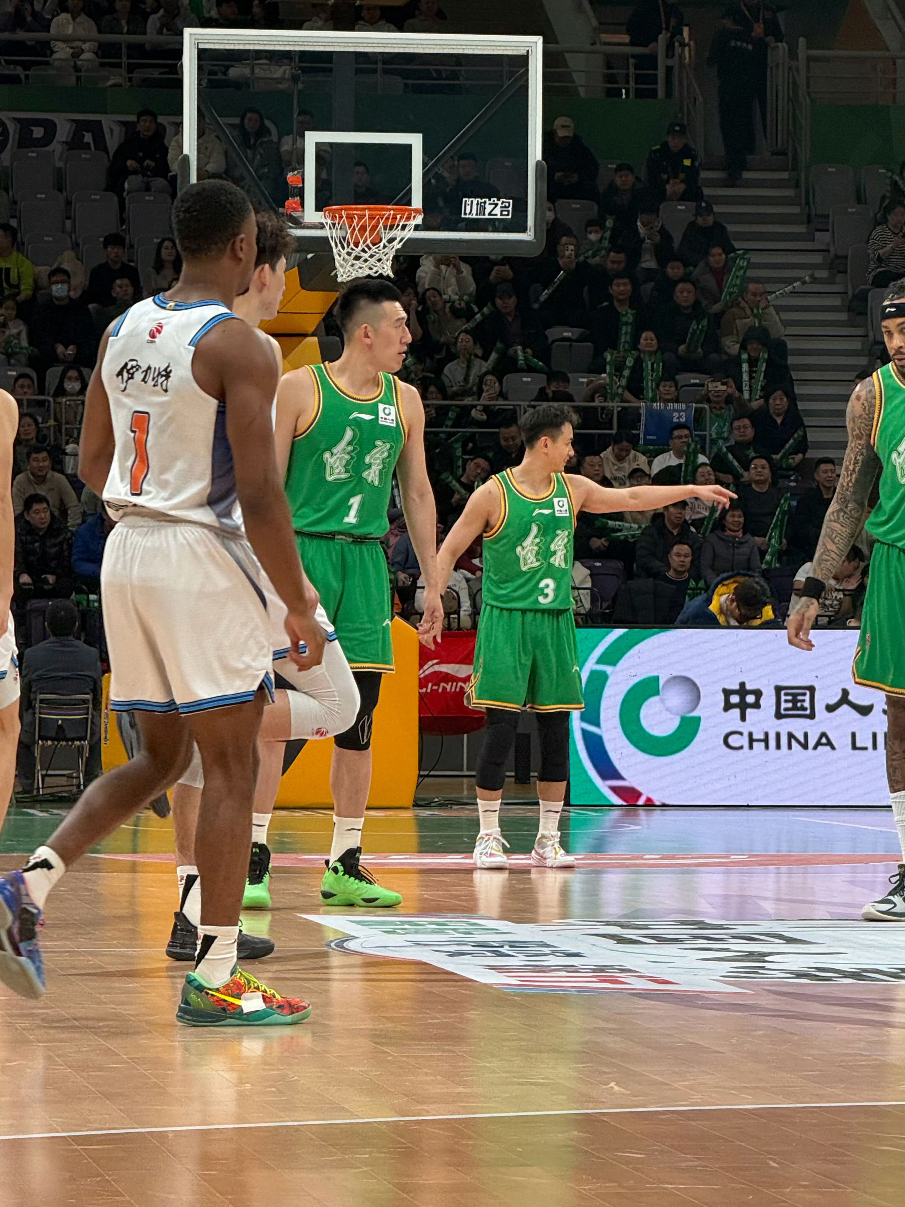 还得是他，这个家离不开。24分3篮板7助攻，赵继伟首秀顺利，继续保持健康，还得他