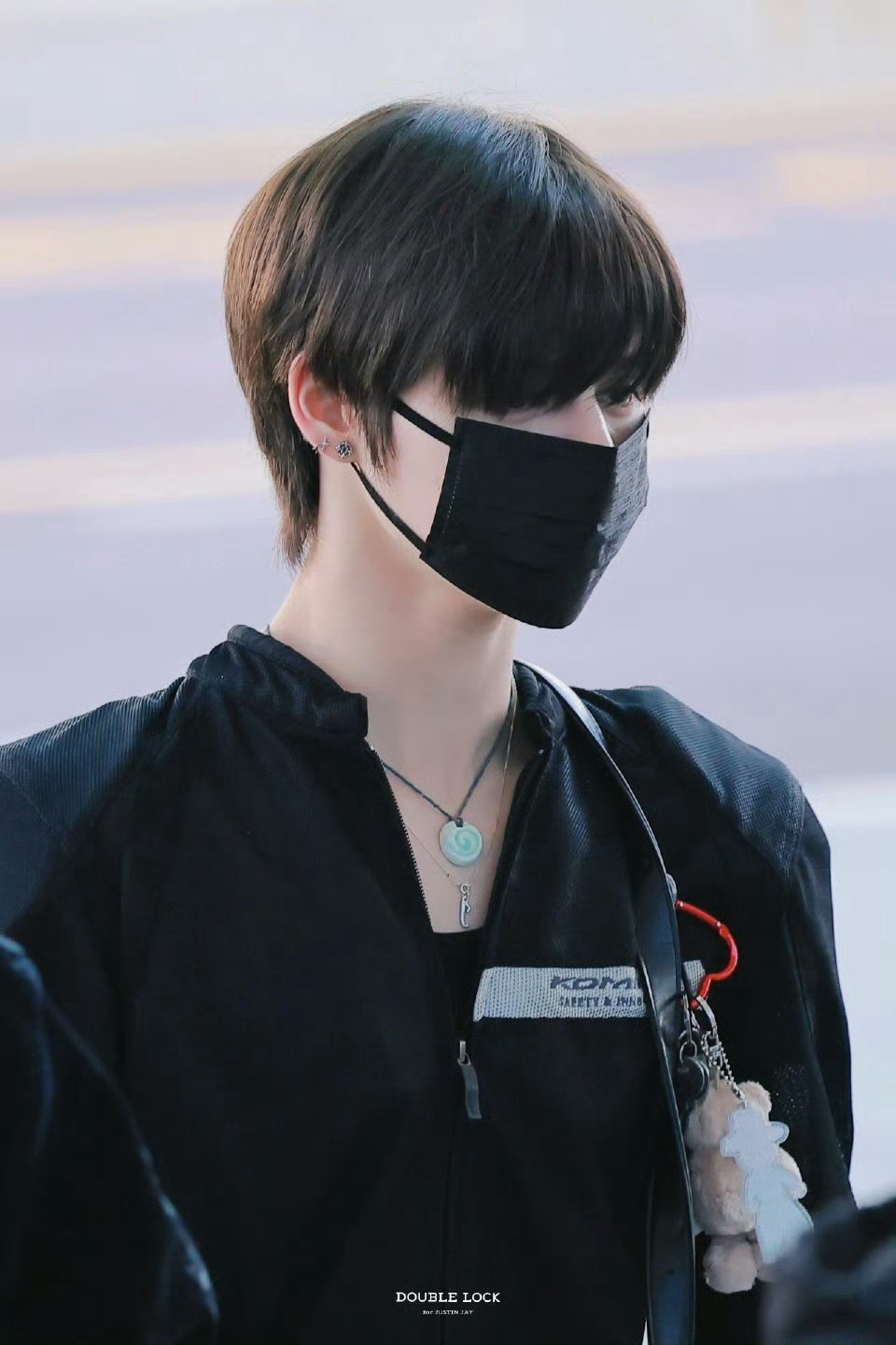 Justinjay机场黑发 今天的Justinjay机场黑发，眼神也是bling
