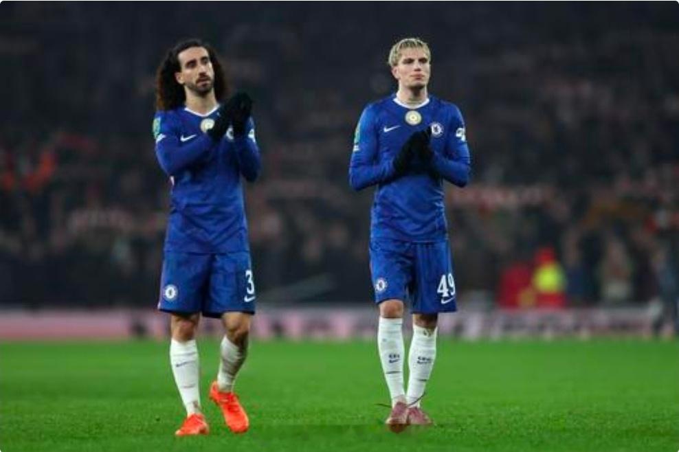 加纳乔被曼联球迷嘲讽：击败阿森纳？你以为你是谁！北京时间今天凌晨进行的英联杯半决