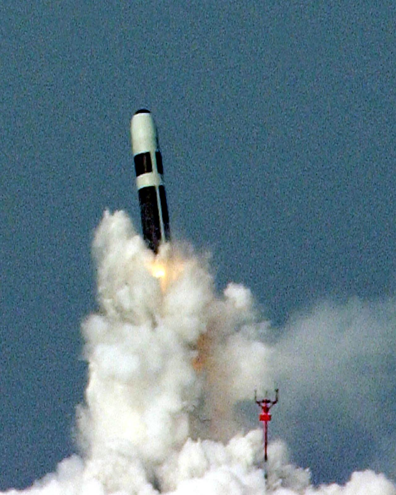 #核武器，美国和俄罗斯到底谁更厉害#
核武器评价谁更厉害需要从两方面考虑，一个是