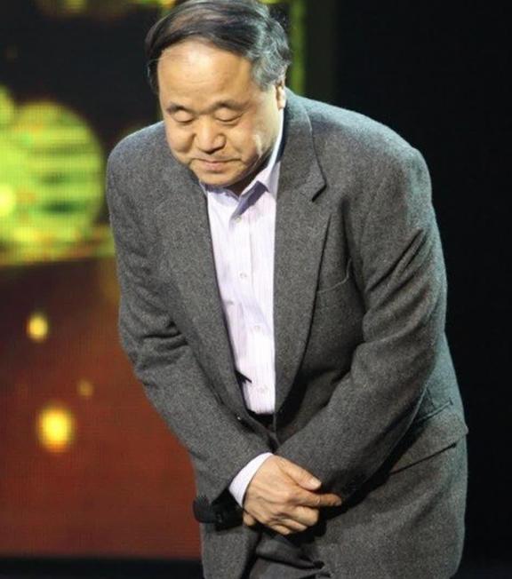 莫言曾对美国在日本投下原子弹表达了批评，他指出这样的屠杀，不论出于怎样的理由或冠