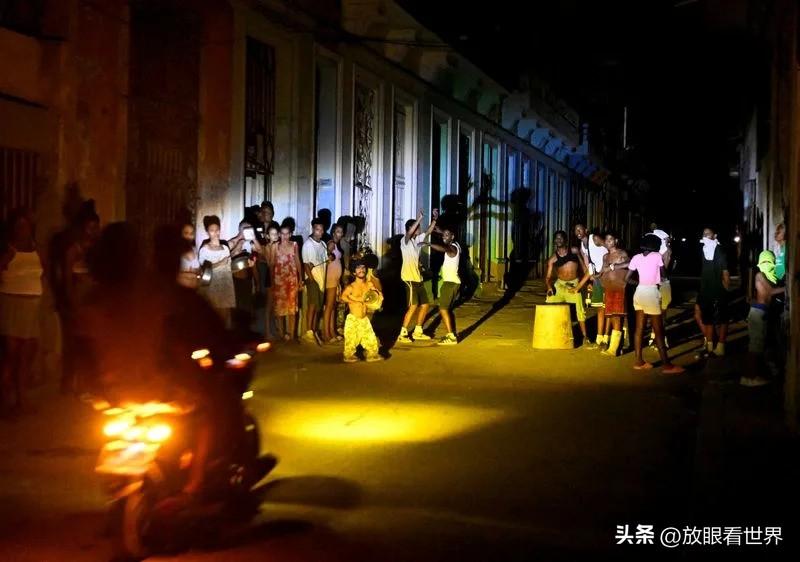 古巴一周两次全国大停电
能源短缺叠加设施老化
百万民众生活受严重影响
 
哈瓦那