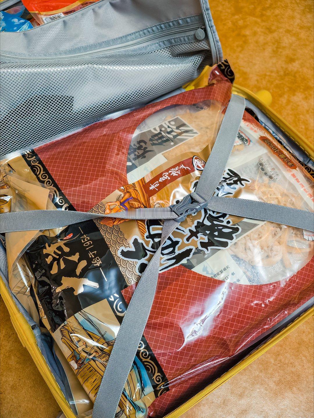 明儿跟骏哥哥出发四川大凉山助学头一次去也不知道啥情况能想到的都带了，吃的、文具还