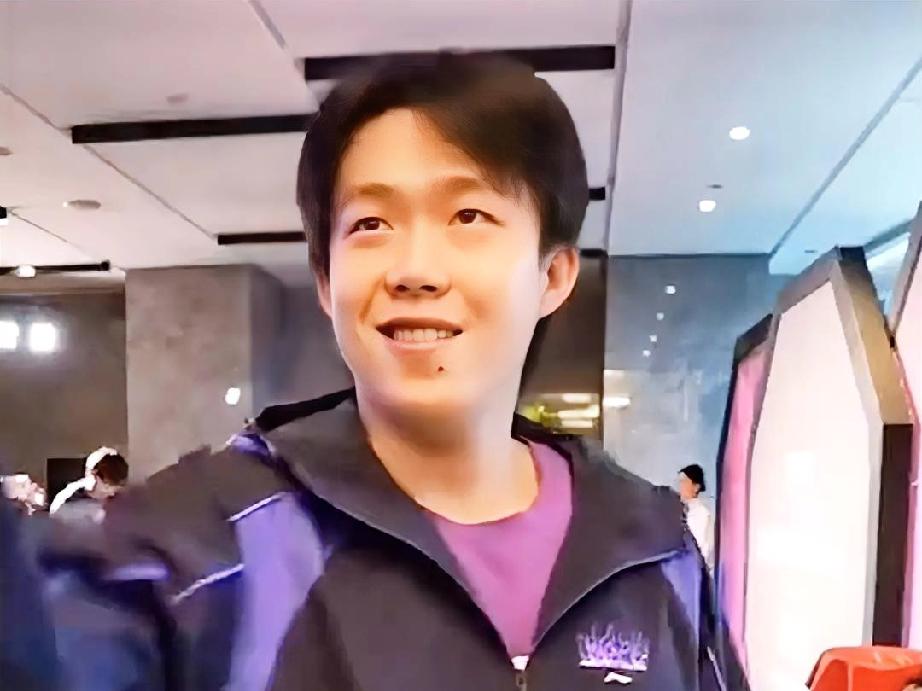 楚钦：鱼哥，听说这两天咱们魏桥团建呢，怎么没有人通知我呢？
鱼指：团建，谁说的？