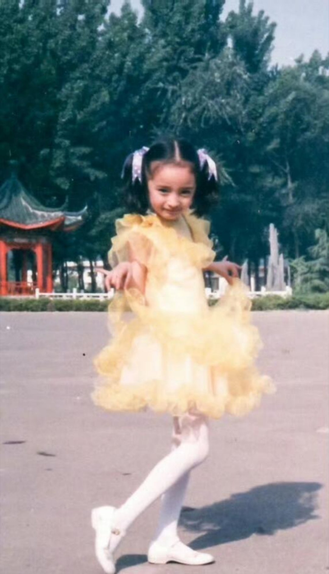 杨幂从小就是大长腿杨幂又美身材也好 她真的好好看，这个颜值绝绝子[皱眉][送花花
