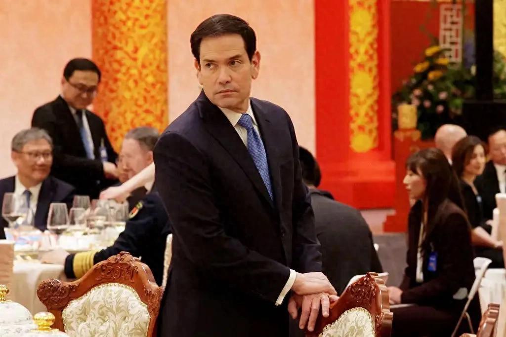 局势反转！深耕政坛十几年、死磕中国威胁论的老牌鹰派鲁比奥，来华仅三天，回国便直面