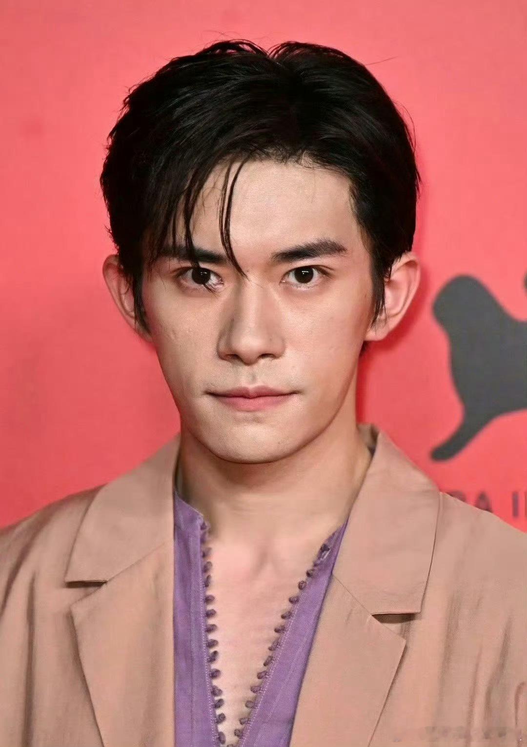 #易烊千玺威尼斯生图状态##易烊千玺威尼斯活动怼脸生图#易烊千玺威尼斯活动怼脸生