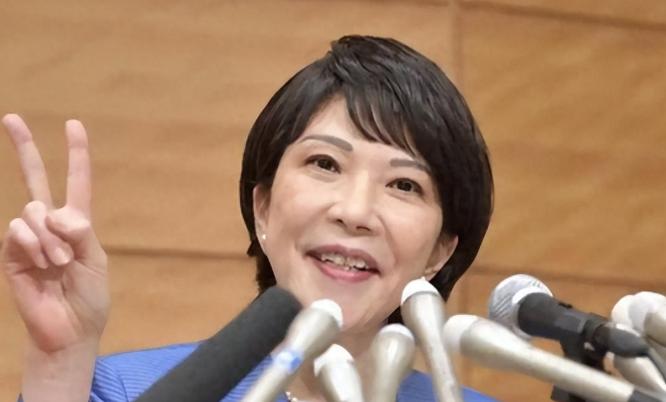 9月22日，日本首相高市早苗站上联合国大会讲台，完成了她的联大首秀。一边说日本是