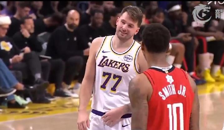 7000万先生，正负值-25。
东契奇今天砍下25+5+7，但你看完比赛只会记得