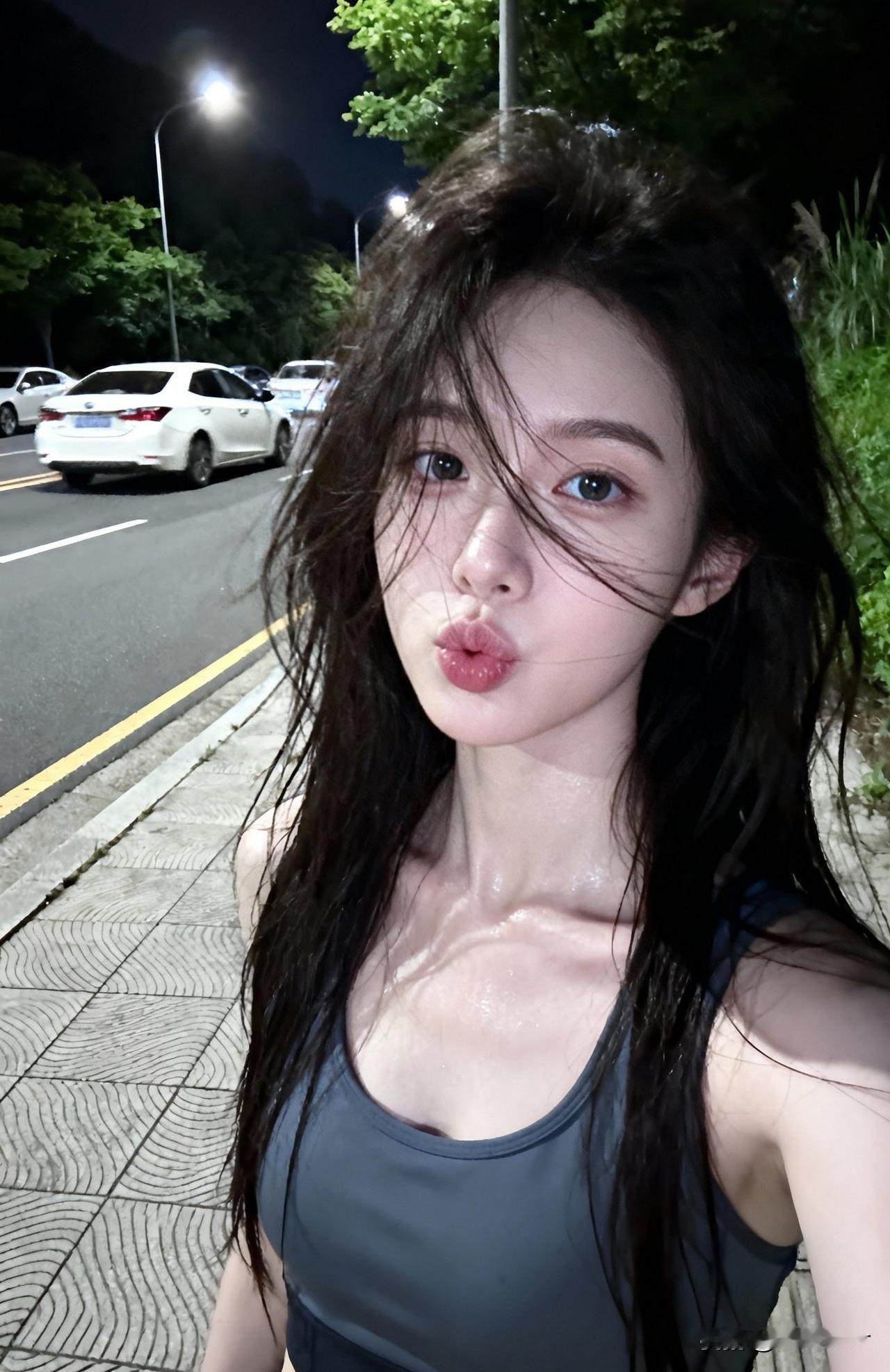 夜色撩人，风姿绰约。