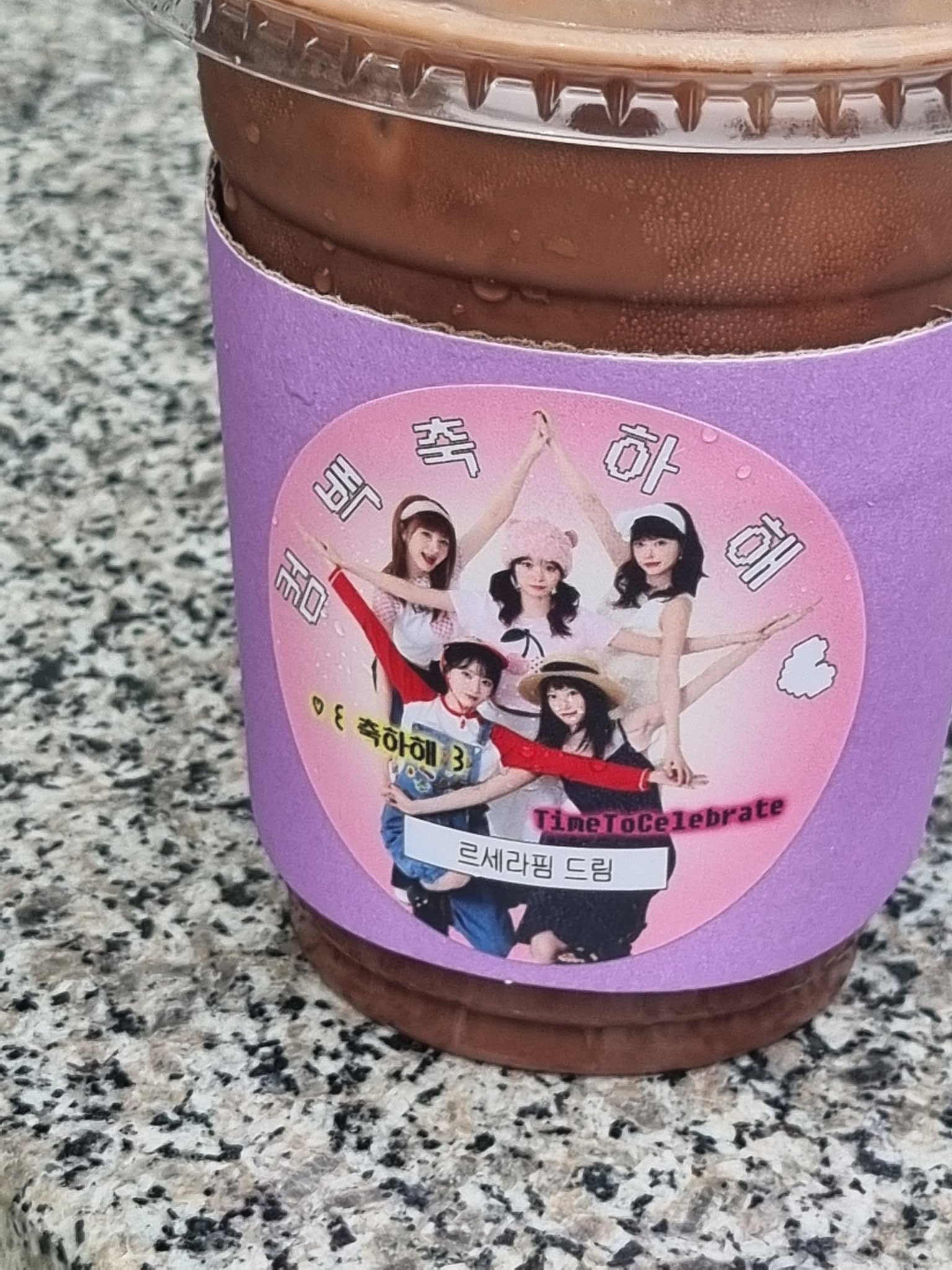 今天给回归的ILLIT & KATSEYE音放事前录制送上咖啡车的LE SSER