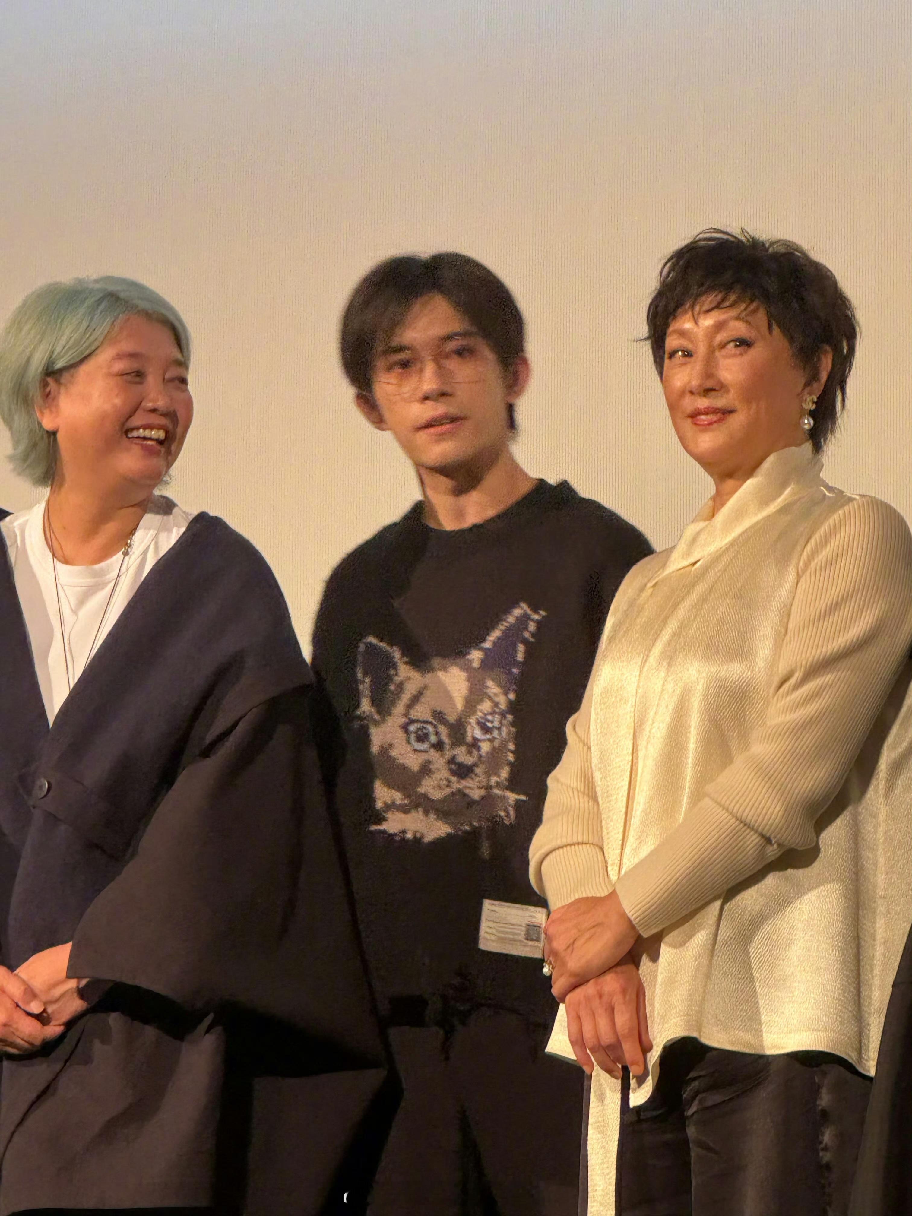 插播一下，易烊千玺的新电影在东京电影节首映，目前的口碑很好。11月6日颁奖，有人