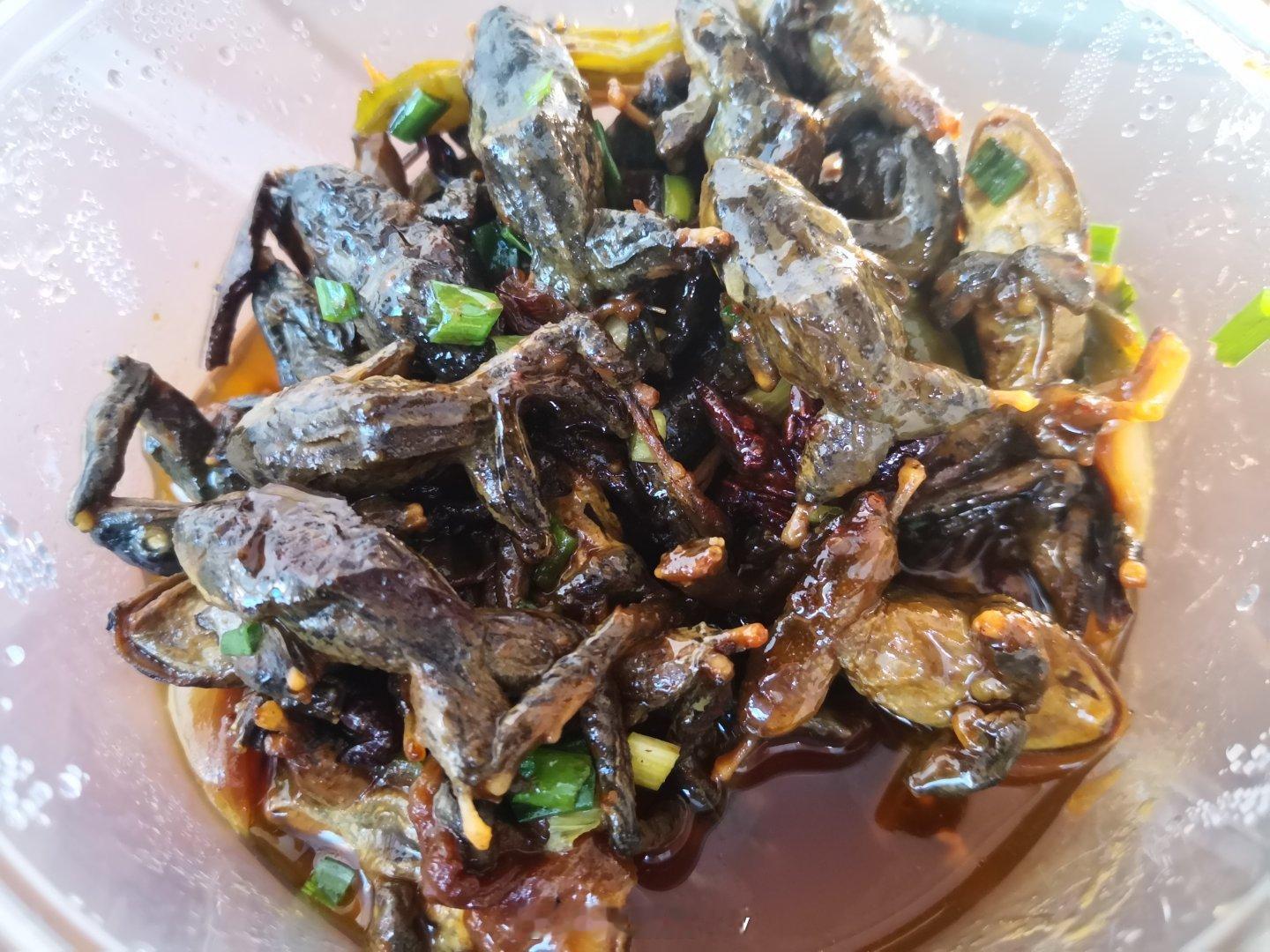 说是东北野生的，我感觉更像是隔壁小区的。。。实在下不了筷子啊