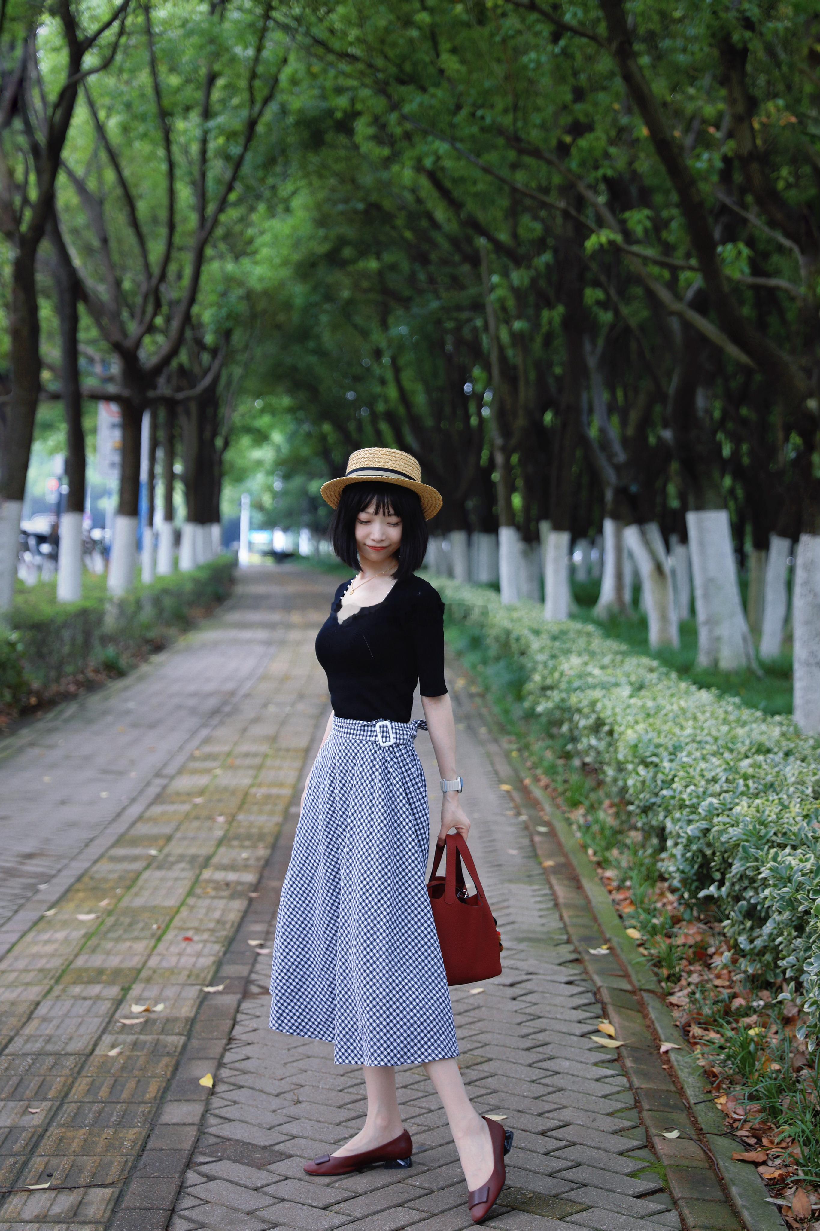 二妮ootd 2026.Day33.新周早～简简单单黑白配（最近的阴雨天真的令人