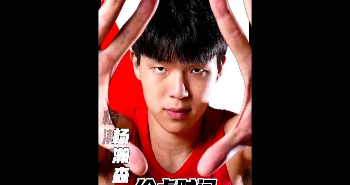 杨瀚森又没上场，球迷急了，球队却在下慢棋。
夏联不是秀场，是实验室。
人家没弃他