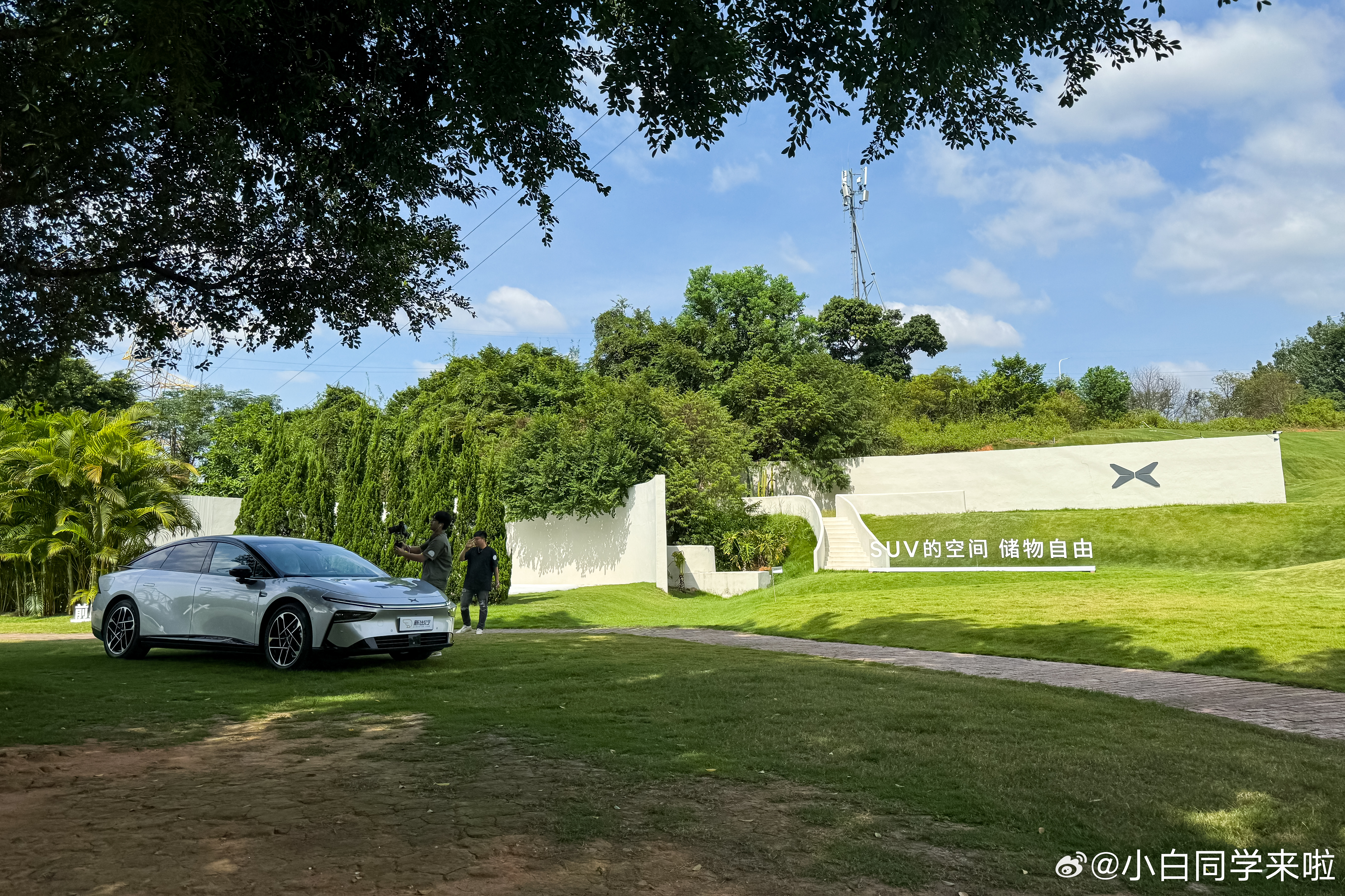 绝对不是因为吃了小鹏两顿自助餐的原因，我觉得 P7+ 这外观能接受，还不错。#新